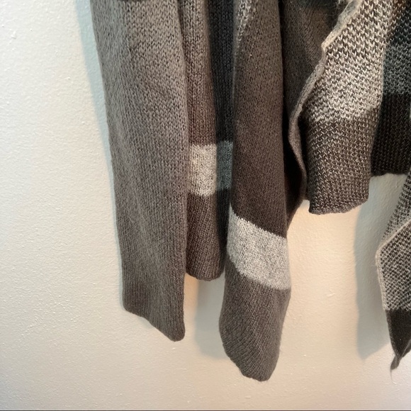Sioni Waterfall Cardigan Gray Checkered - Picture 5 of 9